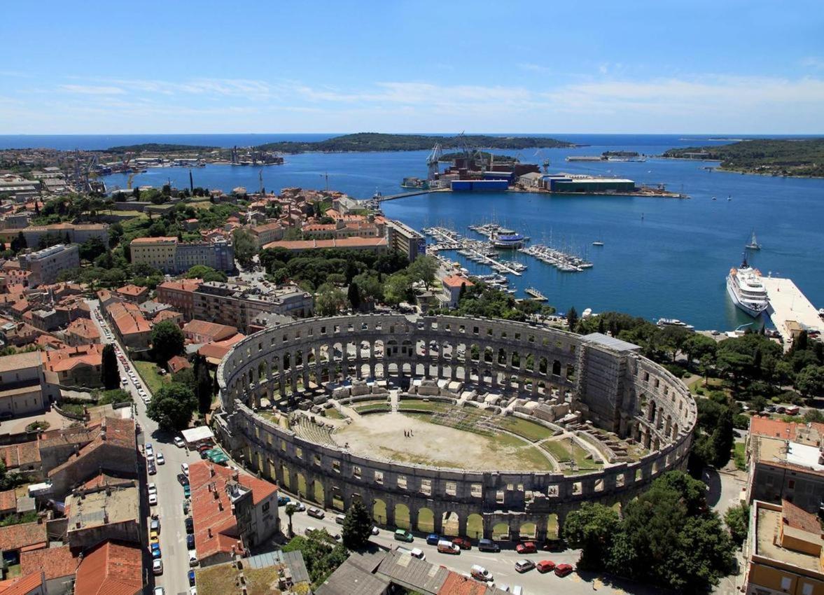 Apartman Antonija Pula Exteriör bild